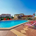 Marina 3 With Shared Pool Appartement *