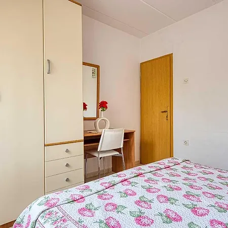 Marina 3 With Shared Pool Apartamento *
