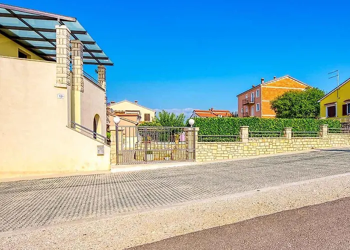Marina 3 With Shared Pool Apartamento *