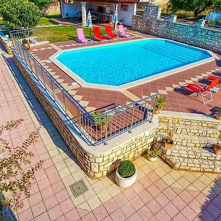 Marina 3 With Shared Pool Rovinjsko Selo