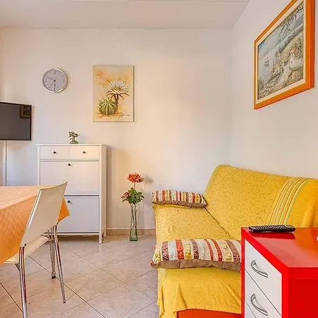 Apartment Marina 3 With Shared Pool Rovinjsko Selo